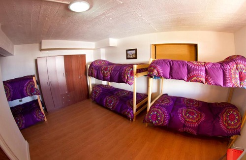 Farellones House | Welcoming Hostal El Pichon with Hot Tub & Breakfast
