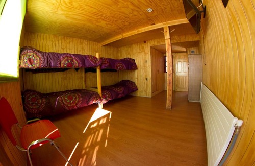 Farellones House | Welcoming Hostal El Pichon with Hot Tub & Breakfast