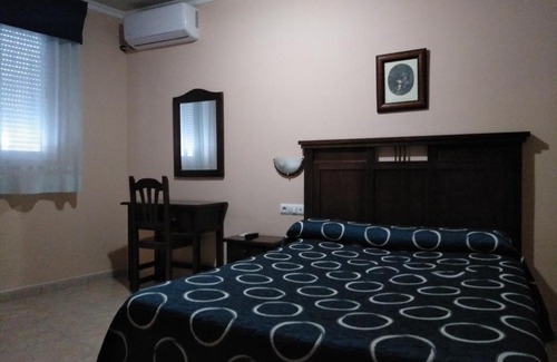 Lucena House | Budget-Friendly Hostal El Polígono with Family Amenities