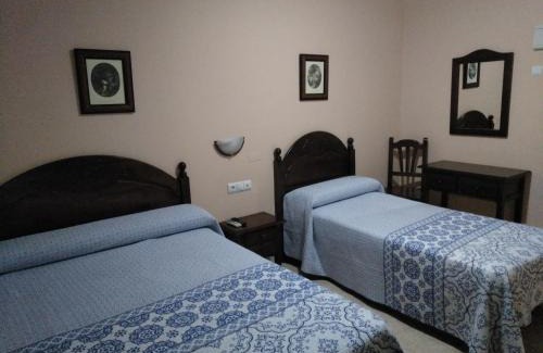 Lucena House | Budget-Friendly Hostal El Polígono with Family Amenities