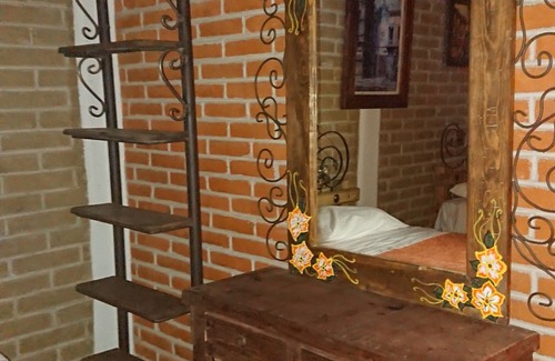 Puebla Hotel | Cozy Stay at HOSTAL EL REFUGIO with Spa & Breakfast