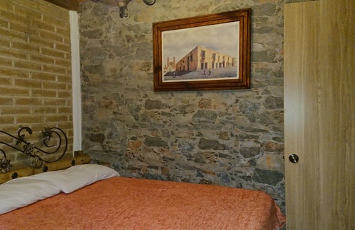 Puebla Hotel | Cozy Stay at HOSTAL EL REFUGIO with Spa & Breakfast