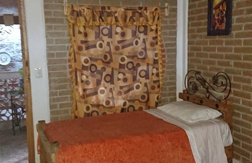 Puebla Hotel | Cozy Stay at HOSTAL EL REFUGIO with Spa & Breakfast
