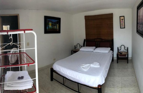 Tocaima House | Relax at Hostal El Refugio Tocaima with Pool & Breakfast