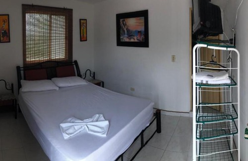 Tocaima House | Relax at Hostal El Refugio Tocaima with Pool & Breakfast