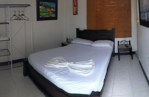 Tocaima House | Relax at Hostal El Refugio Tocaima with Pool & Breakfast