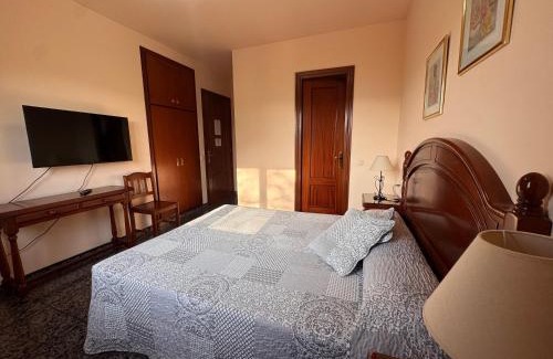 La Coromina House | Family-Friendly Stay at Hostal El Violí - Rated 8.2/10