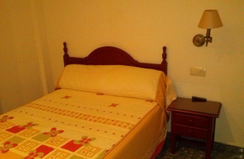Villanueva de Cordoba House | Pet-Friendly Hostal el Volao with Family Amenities