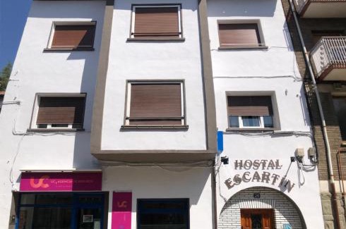 Abena House | Family-Friendly Hostal Escartín with Kitchen Amenities