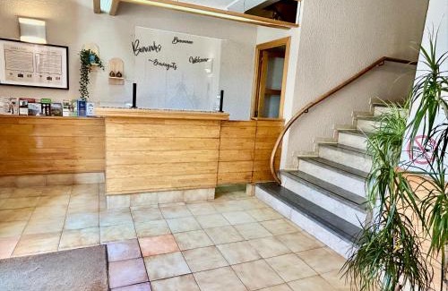 Puigcerda House | Discover Comfort at Hostal L'Estació with Pet-Friendly Amenities