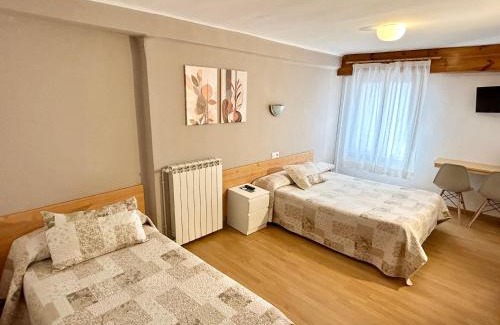 Puigcerda House | Discover Comfort at Hostal L'Estació with Pet-Friendly Amenities