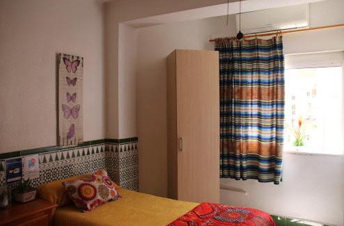 Almeria House | Pet-Friendly Hostal Estación: Ideal for Family Getaways