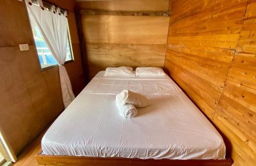 Isla Mucura House | Eco Hostal Estrella De Mar: Pet-Friendly Beach Retreat