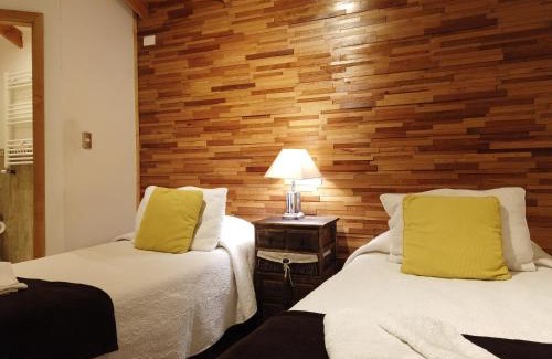Punta Arenas House | Family-Friendly Hostal Fernando de Magalhaes with Hot Tub