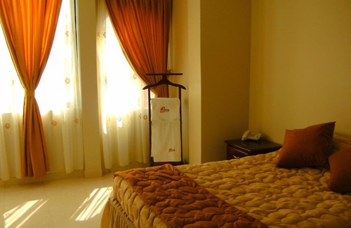 Ibarra Hotel | Discover Hostal Fevilamir: Family-Friendly with Breakfast