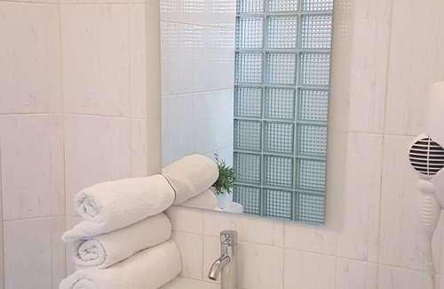Municipality of Playa Apartment | Welcoming Hostal Fonseca with Spa and Kitchen Amenities