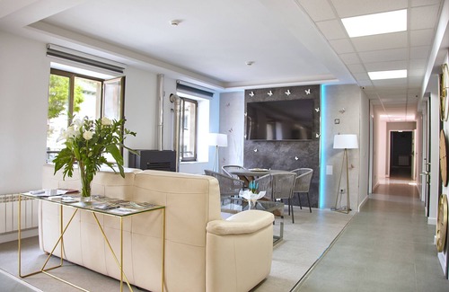 La Pola de Gordon Hotel | Experience HOSTAL FONTAÑAN: Rated 10/10 with Spa & Hot Tub