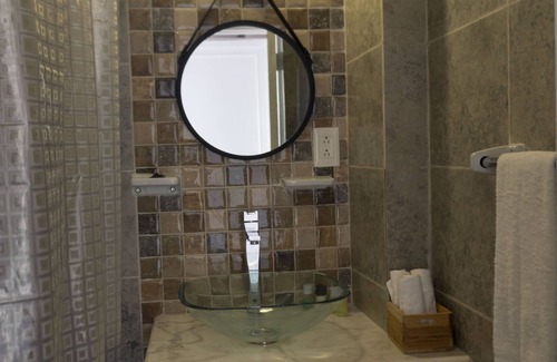 Old Havana Hotel | Budget-Friendly Hostal Fresko Habana with Spa & Restaurant