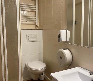 Cardedeu House | Discover Hostal Galicia Cardedeu: Pet-Friendly Retreat