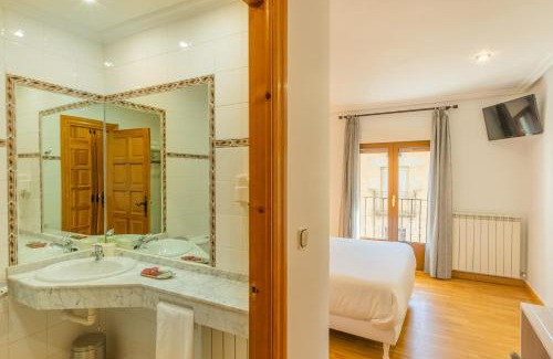 Piedrahita House | Budget-Friendly Hostal Gran Duque with Breakfast & Family Perks