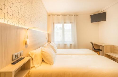 Piedrahita House | Budget-Friendly Hostal Gran Duque with Breakfast & Family Perks