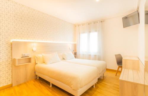 Piedrahita House | Budget-Friendly Hostal Gran Duque with Breakfast & Family Perks