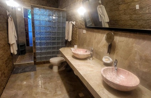 Camaguey House | Charming Hostal Green House with Ocean Views & Spa Access