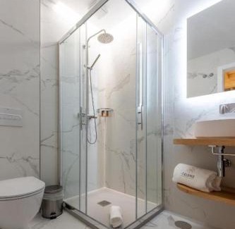 Caldas de Reis House | Discover Hostal Hcelenis: A Family-Friendly Retreat