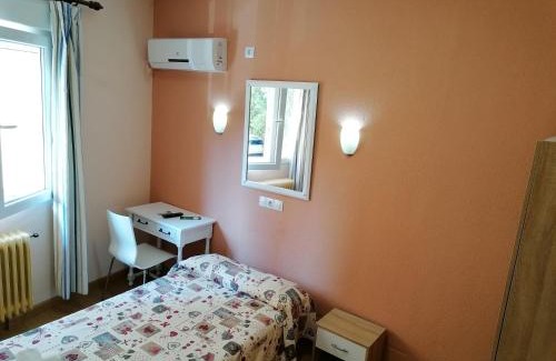 Casas Baratas House | Budget-Friendly Hostal Hernan Cortes - Highly Rated & Family-Friendly