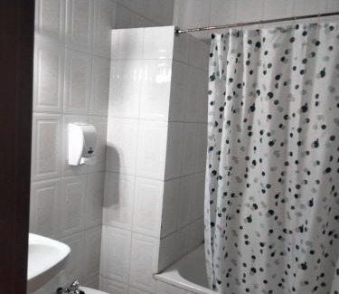 Anover de Tajo House | Budget-Friendly Hostal Júcar: Family Welcome Awaits