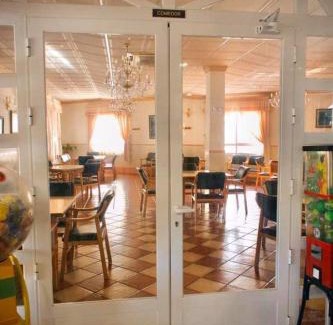 Zujar House | Comfortable Stay at Hostal Jaufil with Hot Tub & Dining