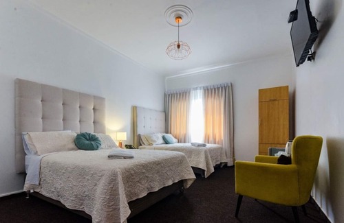 San Antonio Hotel | Budget-Friendly Hostal Jose Luis with Spa and Breakfast