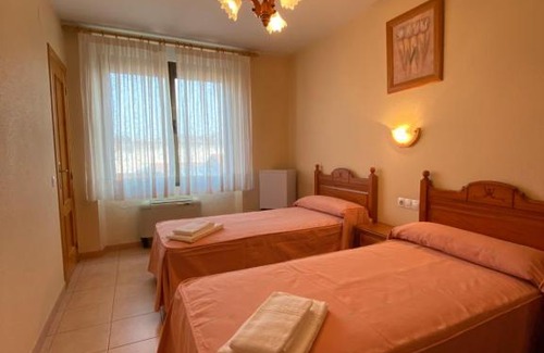 Ciudad Rodrigo House | Budget-Friendly Hostal Jose Mari: Family Enjoyment Awaits
