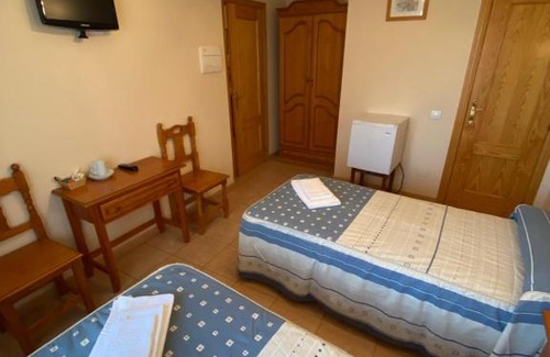 Ciudad Rodrigo House | Budget-Friendly Hostal Jose Mari: Family Enjoyment Awaits