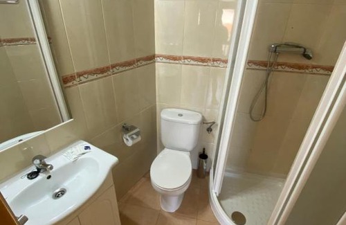 Ciudad Rodrigo House | Budget-Friendly Hostal Jose Mari: Family Enjoyment Awaits