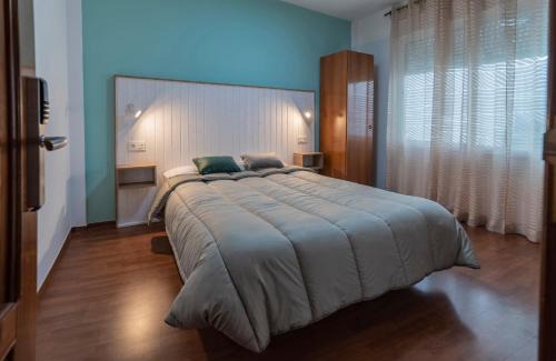 La Virgen del Camino House | Family-Focused Stay at Hostal Julio Cesar for Memorable Moments