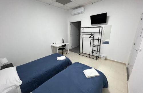 La Nucia House | Discover Hostal Kaizen: Family-Friendly with Kitchen Access