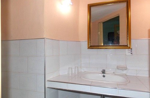 Camaguey House | Discover Hostal Kinte: Spa, Dining & Family-Friendly Stay