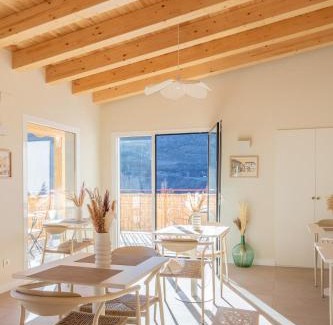 Torrecilla en Cameros House | Pet-Friendly Hostal Lóbrega with Breakfast & High Ratings