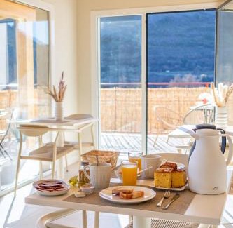 Torrecilla en Cameros House | Pet-Friendly Hostal Lóbrega with Breakfast & High Ratings