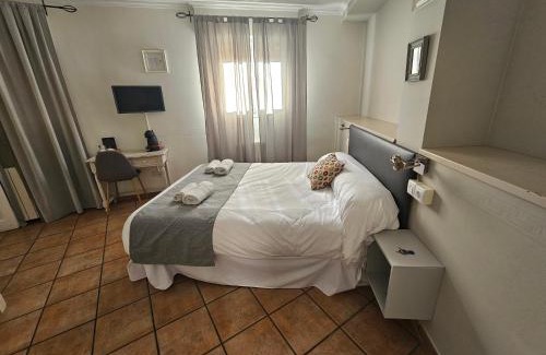 Toledo City Center House | Budget-Friendly Hostal La Campana with Breakfast & Dining