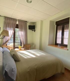 El Espinar House | Comfortable Stay at Hostal La Cigueña - Guest Rated 8.8