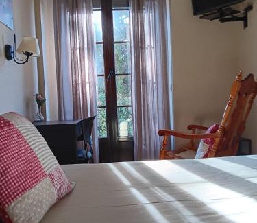 El Espinar House | Comfortable Stay at Hostal La Cigueña - Guest Rated 8.8