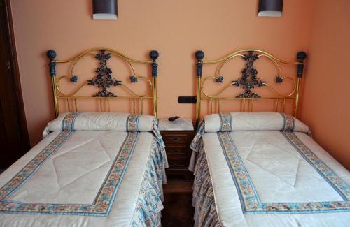 Carrion de los Condes House | Cozy Hostal La Corte: Top-Rated Stay with Family-Friendly Vibes