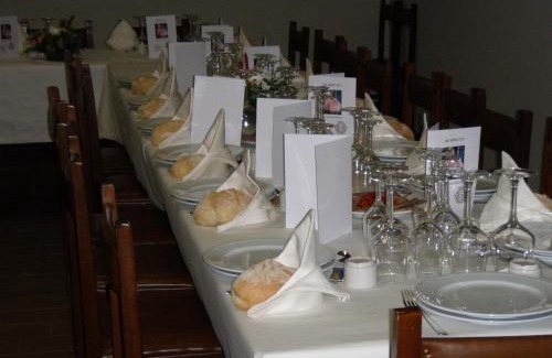 Fontoria House | Discover Hostal La Cuesta: Family-Friendly with Dining Options