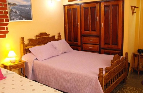 Cienfuegos House | Budget-Friendly Hostal La Escala with Spa & Breakfast