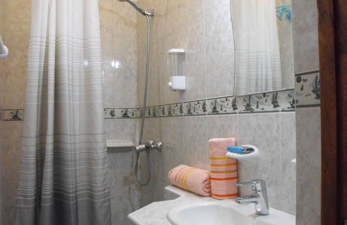 Cienfuegos House | Budget-Friendly Hostal La Escala with Spa & Breakfast