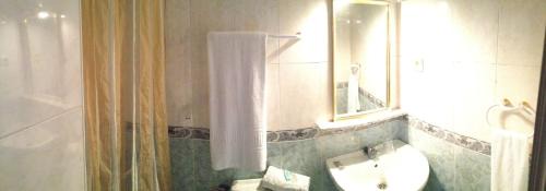 Avila House | Budget-Friendly Stay at Hostal La Estación for Families