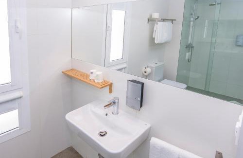 Carboneras House | Oceanfront Comfort at Hostal La Isla - Rated 9.2/10