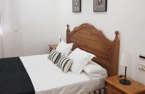 Pedro Munoz House | Budget-Friendly Hostal La Parada with Family Amenities